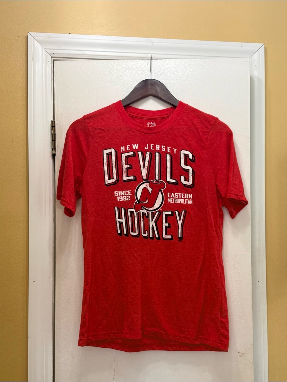 NHL New Jersey Devils Red Short Sleeve Graphic Tee! EUC